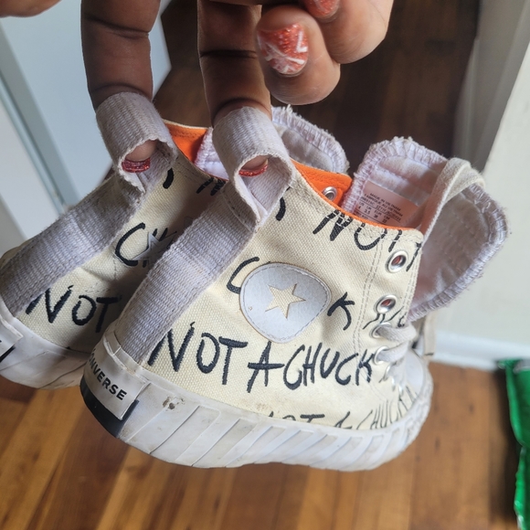 Converse - Picture 3 of 11